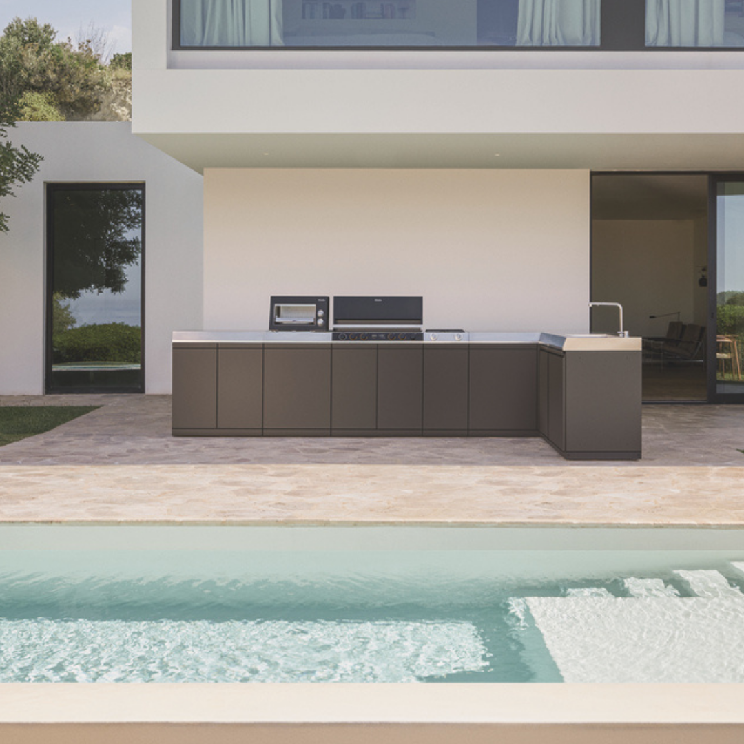 Fire Pro IQ Outdoorgrill mit Regalen