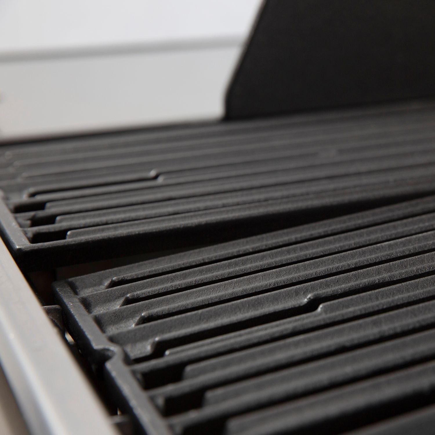 Baron 590 Black Gasgrill inkl. Drehspieß - Modell 2025